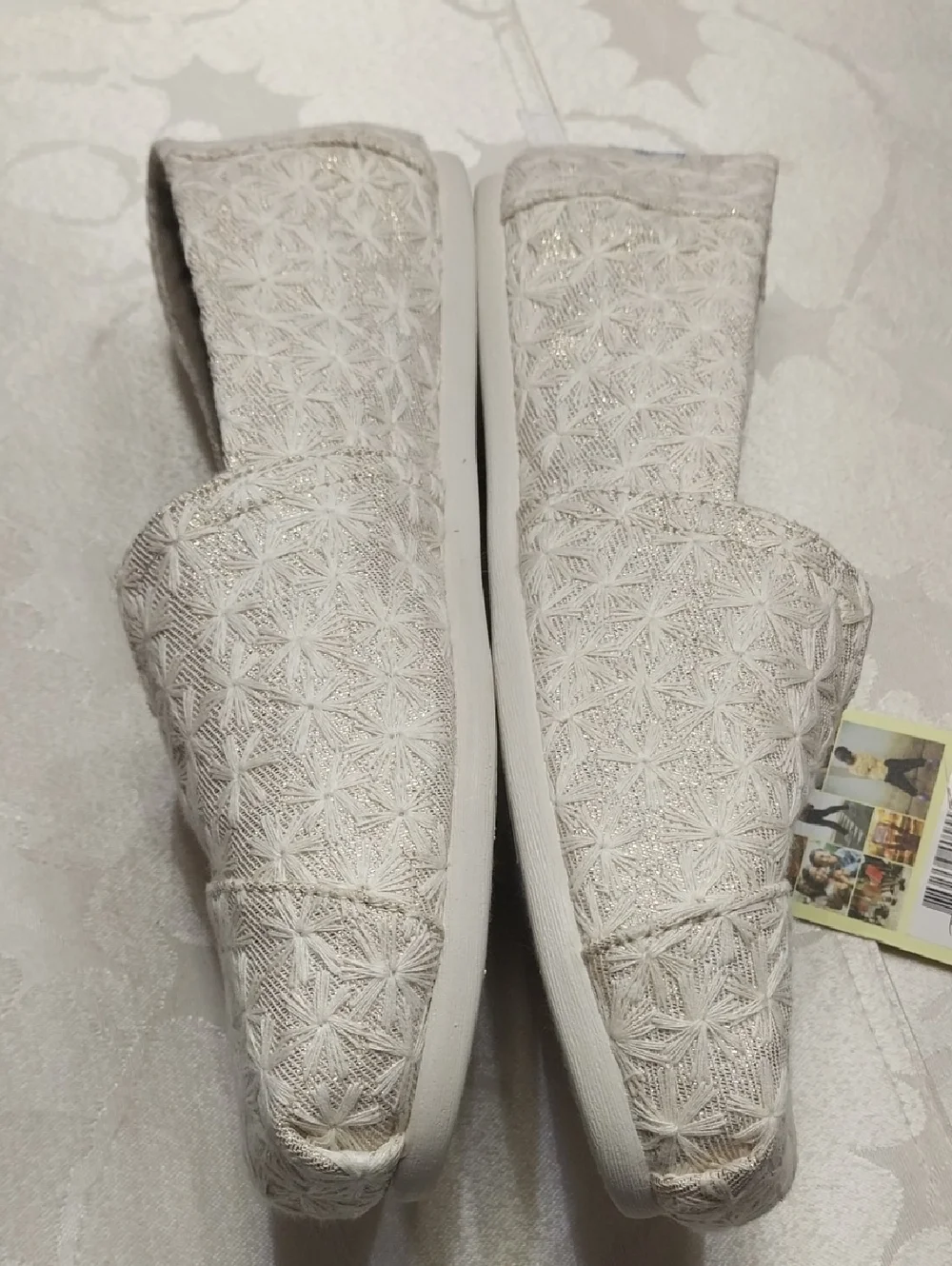Tom's NWT Women's Natural Daisy Metallic Classic Slip-on Shoes Size 10 M Cream